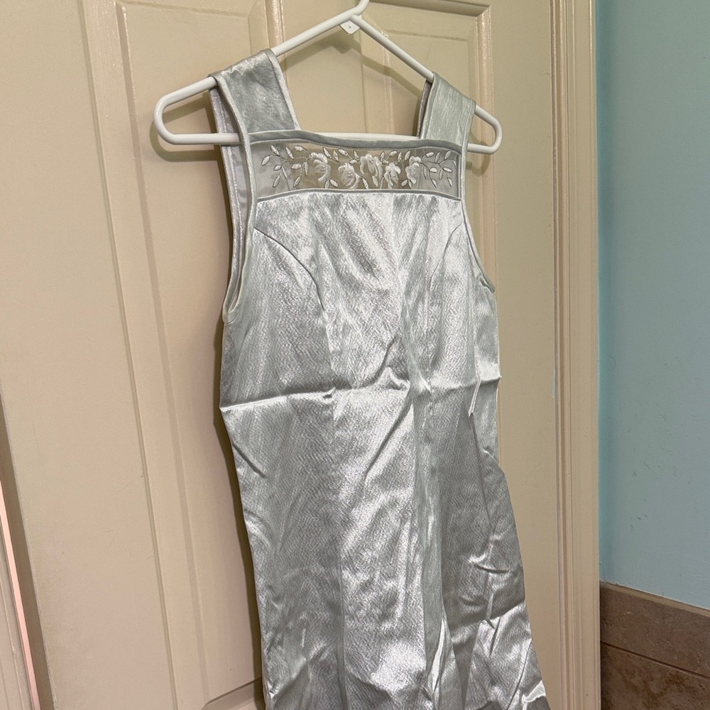 Elegant 2000’s Jessica MClintock Girls Silver Sleeveless Dress